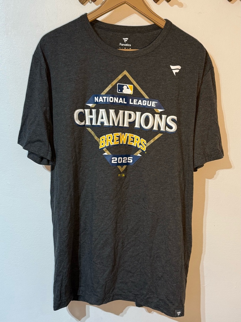 Fanatics Milwaukee Brewers 2025 National League Central Division T-shirt L